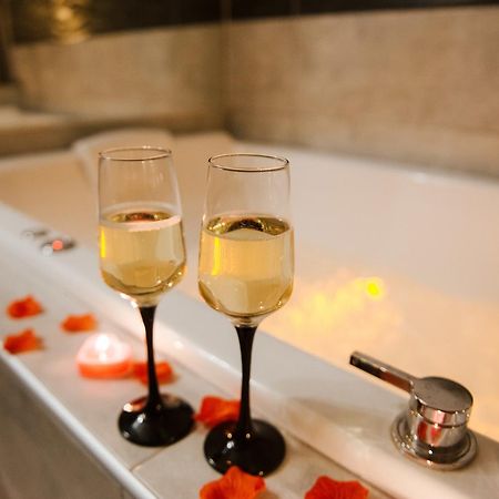 La Suite Romantique Avec Jacuzzi Au Coeur De 페르피냥 외부 사진