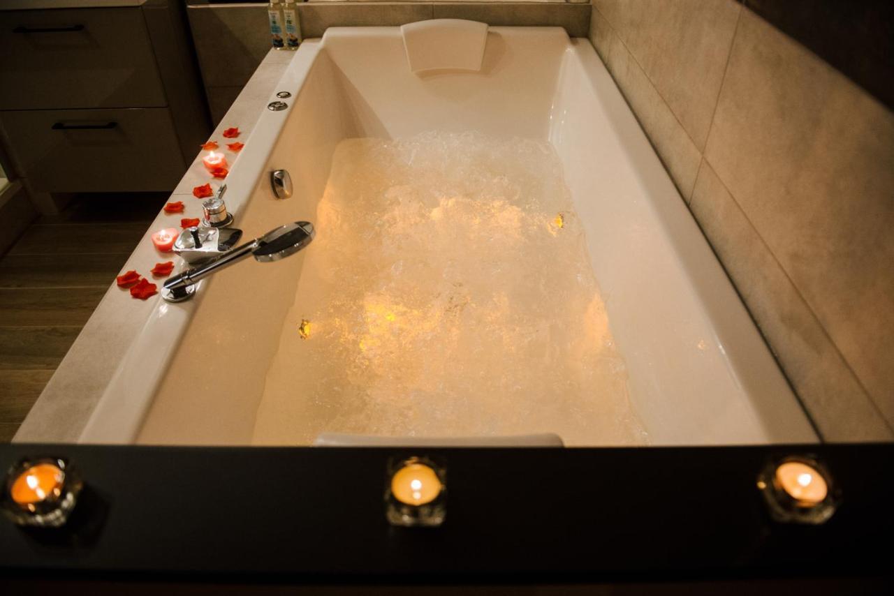 La Suite Romantique Avec Jacuzzi Au Coeur De 페르피냥 외부 사진