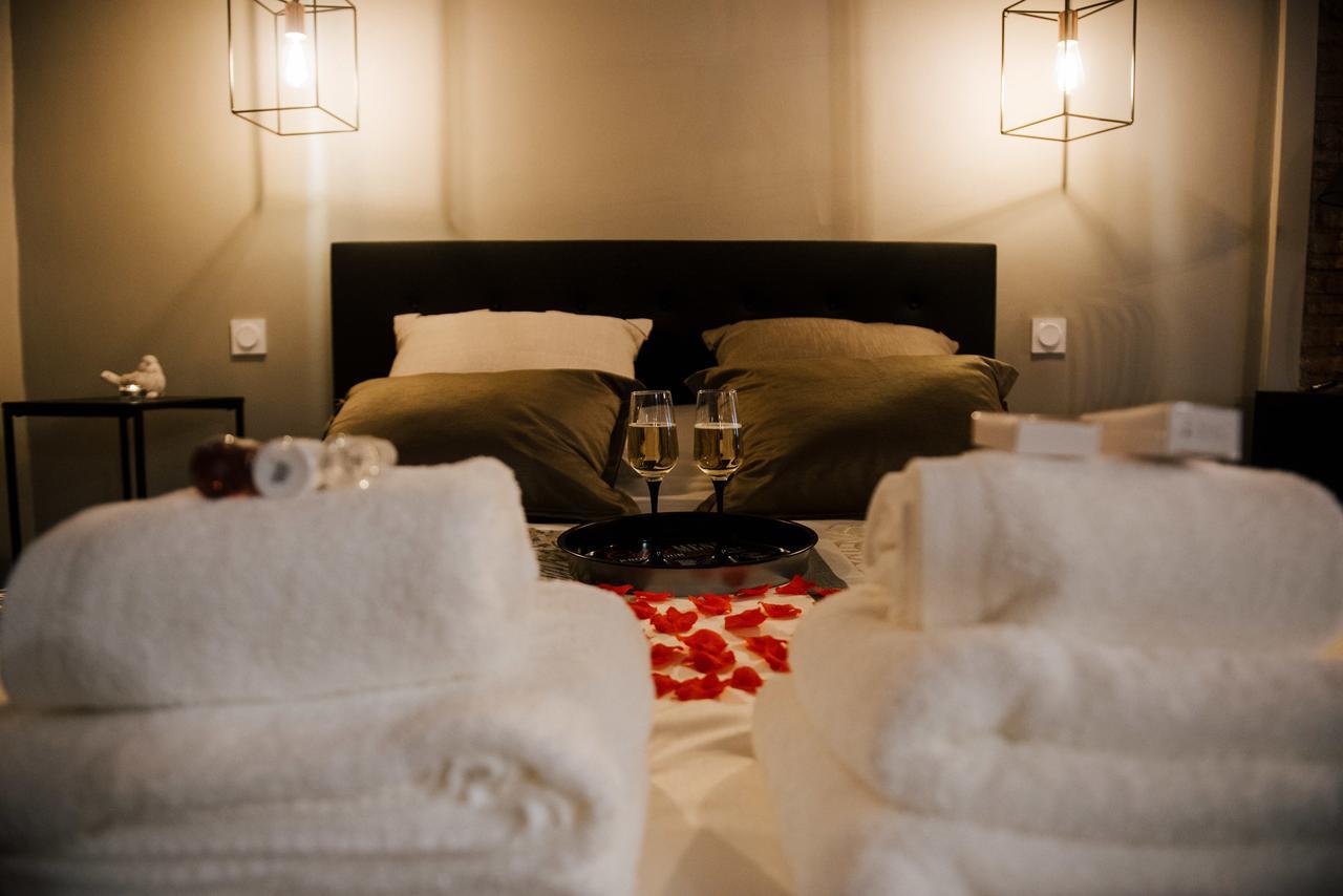 La Suite Romantique Avec Jacuzzi Au Coeur De 페르피냥 외부 사진