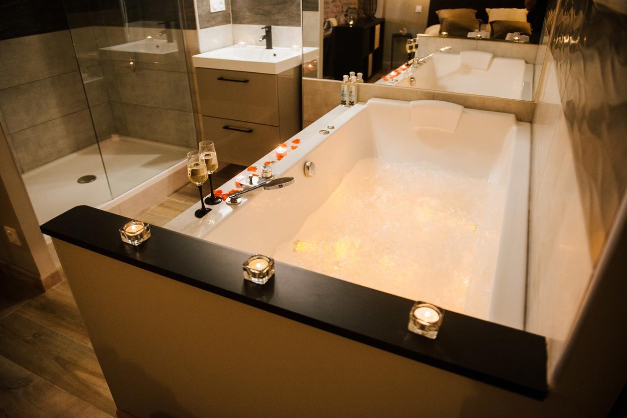 La Suite Romantique Avec Jacuzzi Au Coeur De 페르피냥 외부 사진