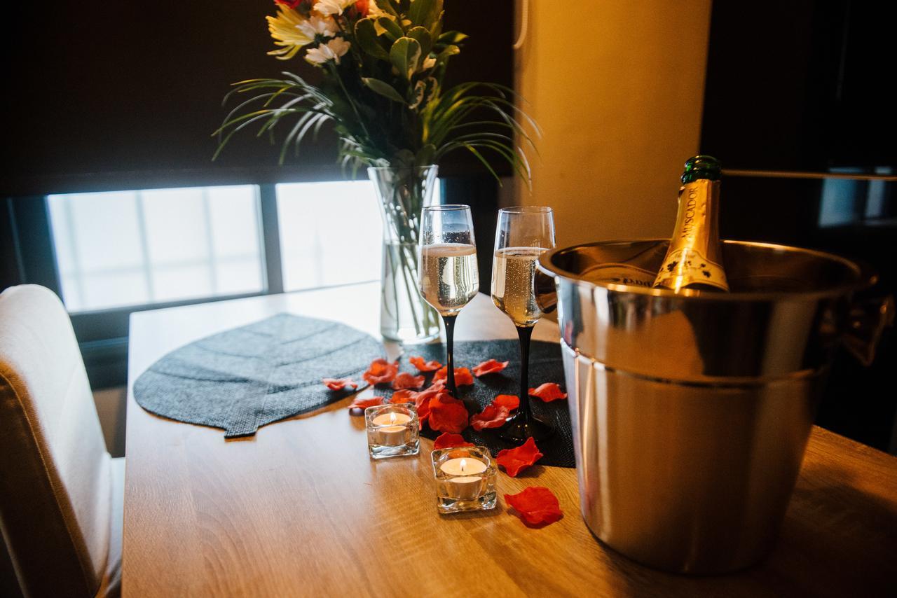 La Suite Romantique Avec Jacuzzi Au Coeur De 페르피냥 외부 사진