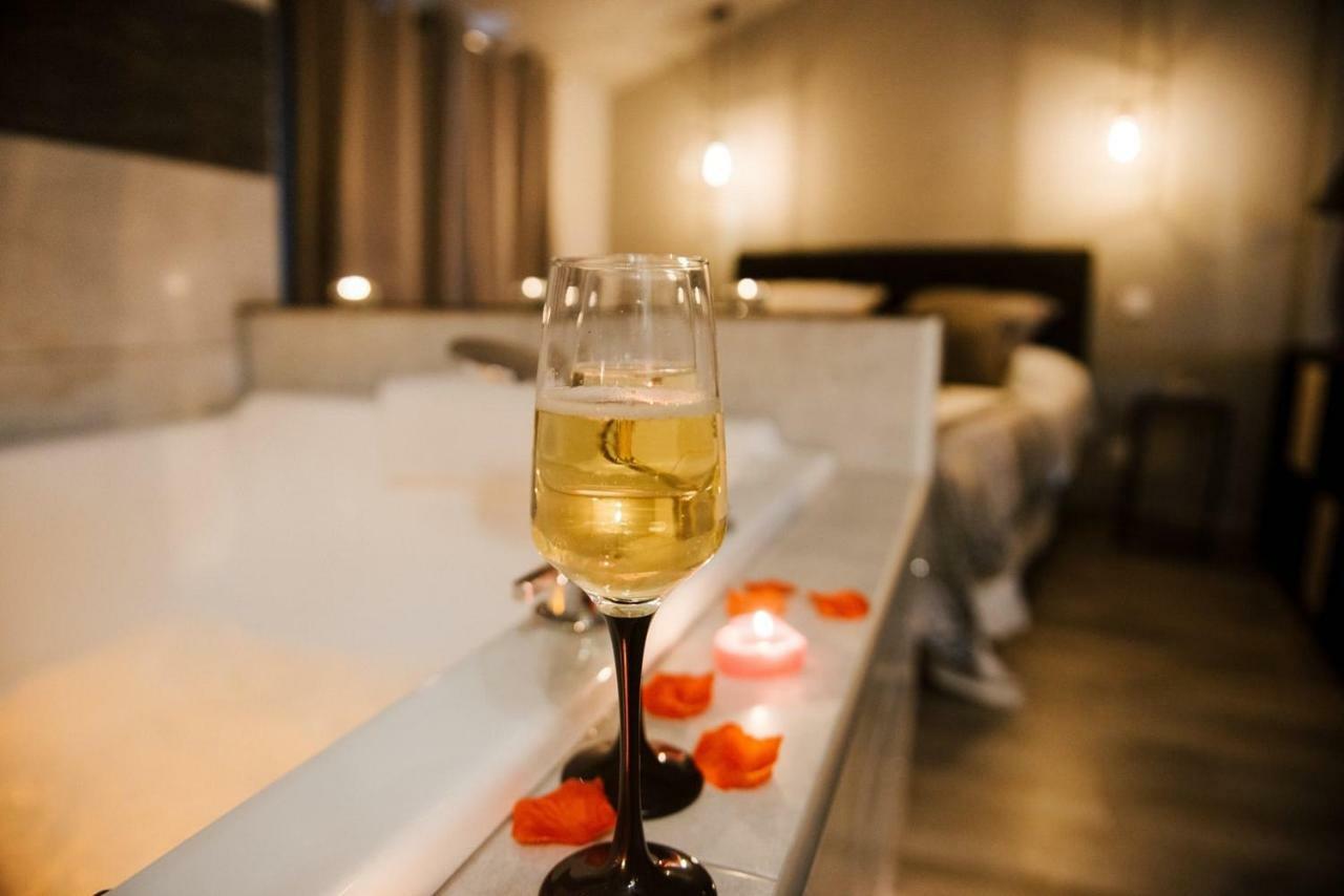 La Suite Romantique Avec Jacuzzi Au Coeur De 페르피냥 외부 사진